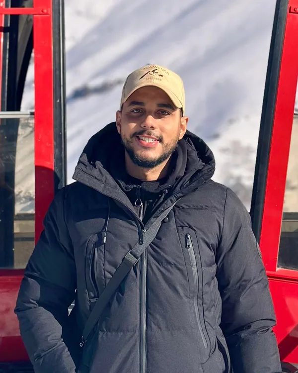 Renison Andrade, criador do Protocolo Anti-Perrengue, em viagem na neve